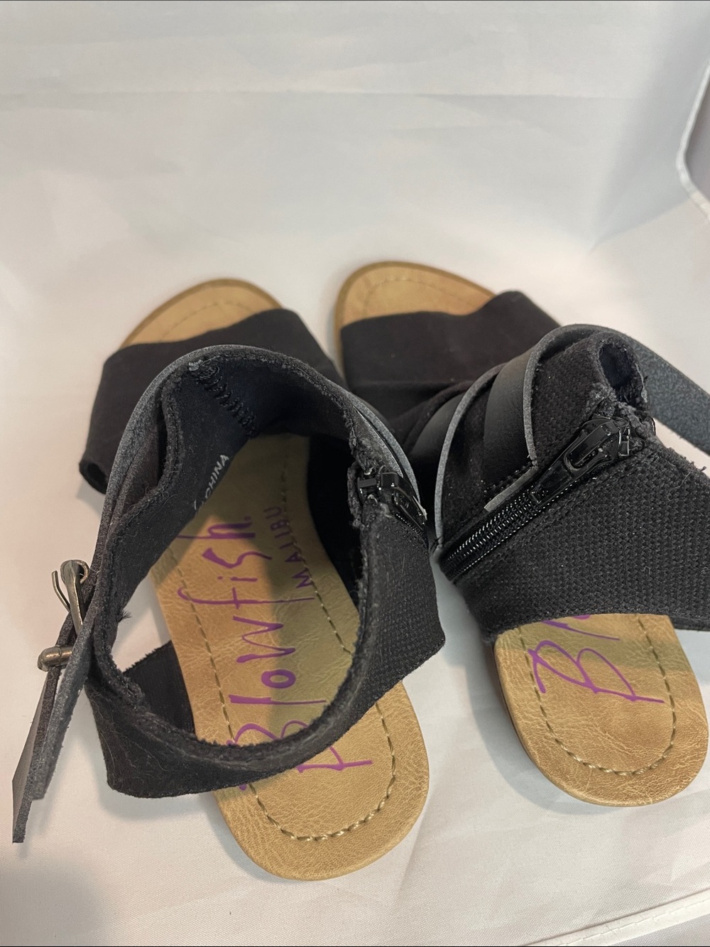 Blowfish Malibu Black Open-Toe Crisscross Strap Sandals - Picture 3 of 5